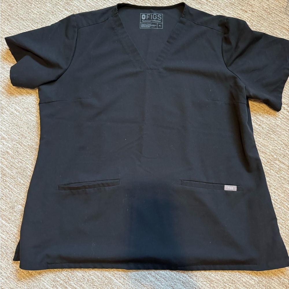 FIGS XL Black Top